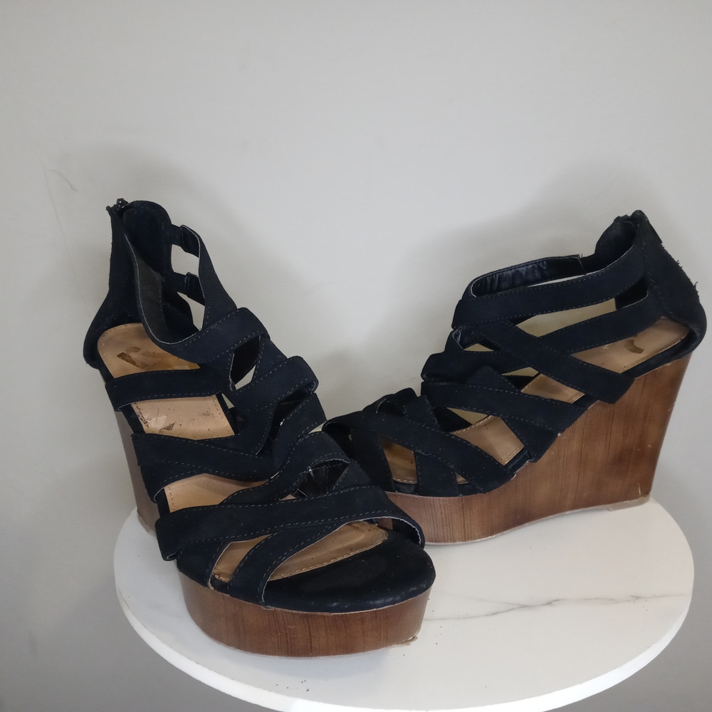 REPORT   Women's Black Wedge Sandals